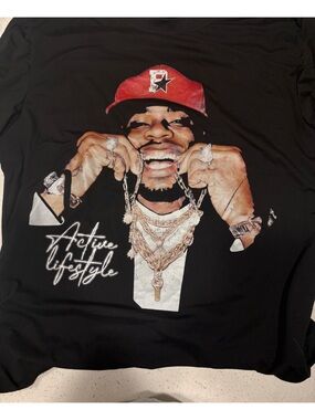 ROMWE Black Graphic Tee with Red Cap Illustration